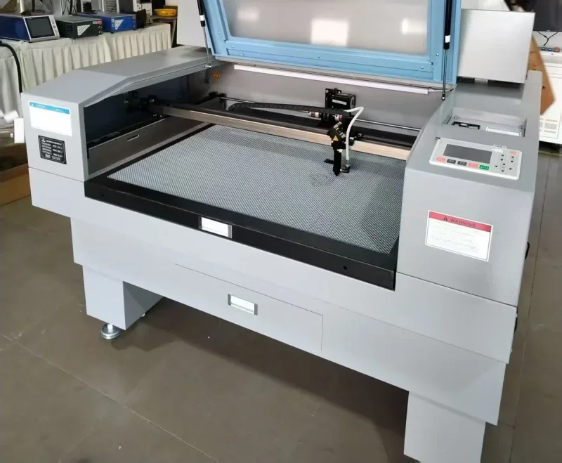Laser cutting machine
