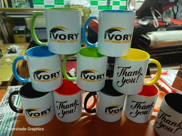 Two-tone mug detail